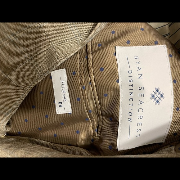 Ryan Seacrest Distinction jacket - Picture 5 of 6